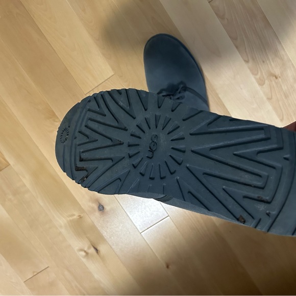 Men’s Uggs size 11 - Picture 6 of 8